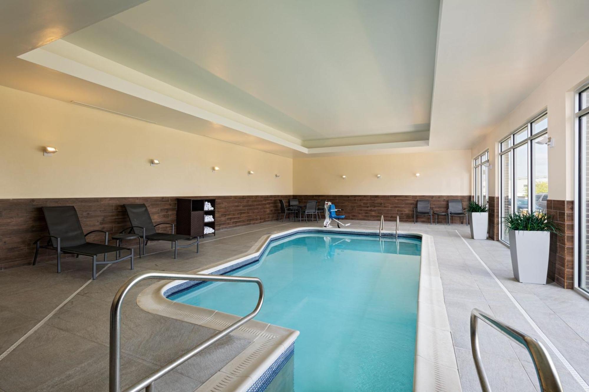 Fairfield Inn & Suites By Marriott Lincoln Airport Eksteriør bilde