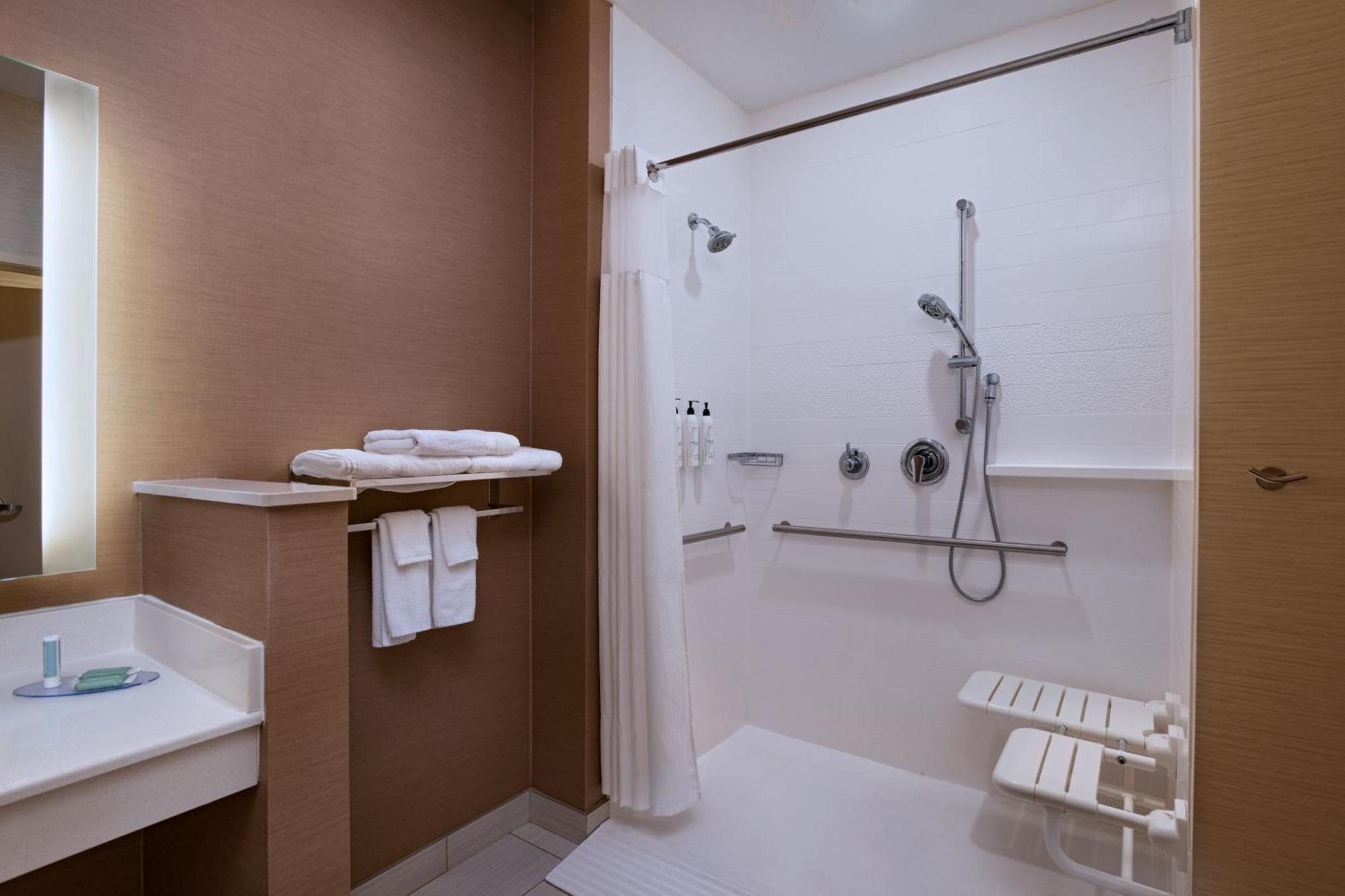 Fairfield Inn & Suites By Marriott Lincoln Airport Eksteriør bilde